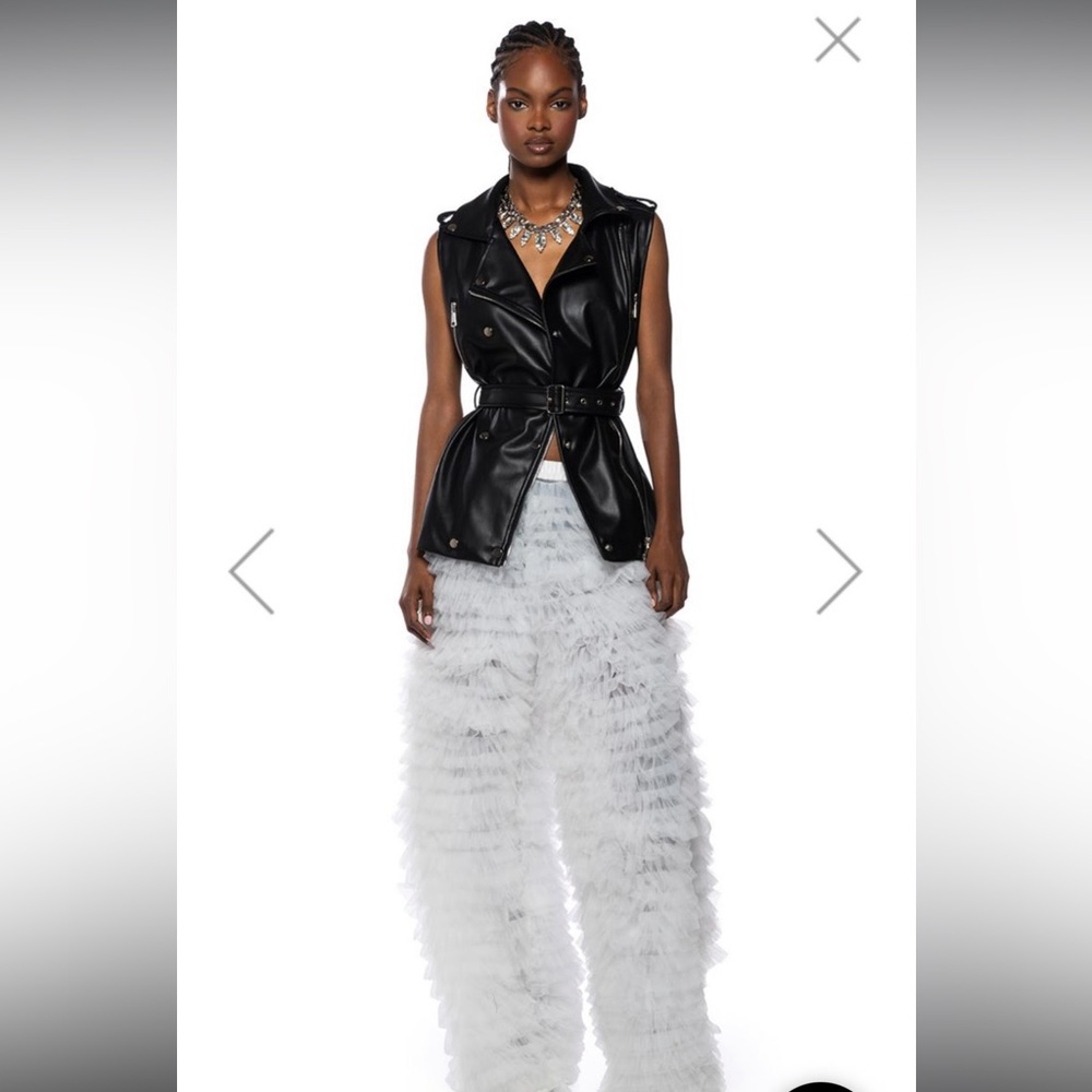 Main character Tulle white pants